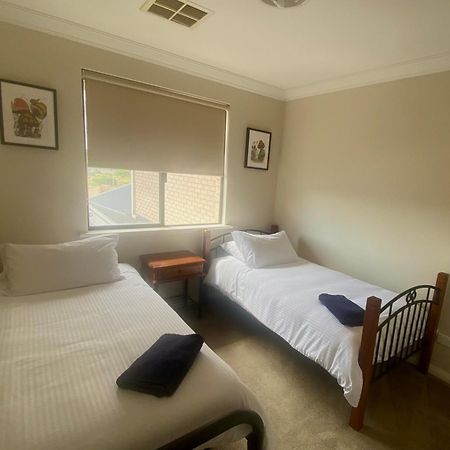 Port Denison Beach Resort Buitenkant foto