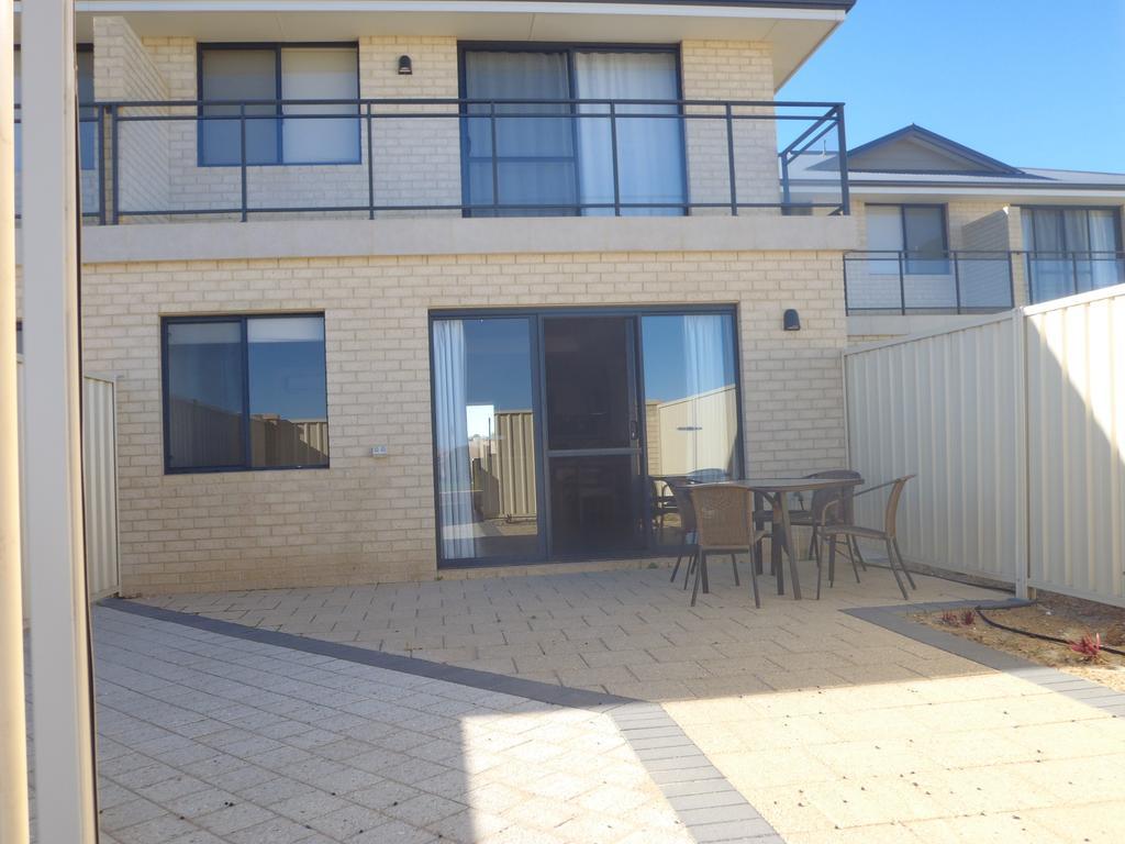 Port Denison Beach Resort Kamer foto