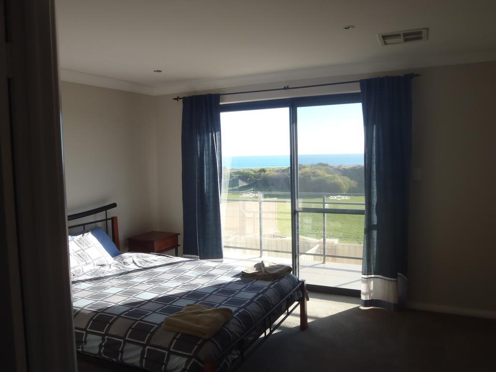Port Denison Beach Resort Kamer foto