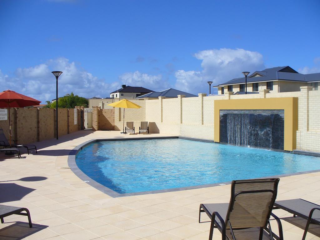Port Denison Beach Resort Kamer foto