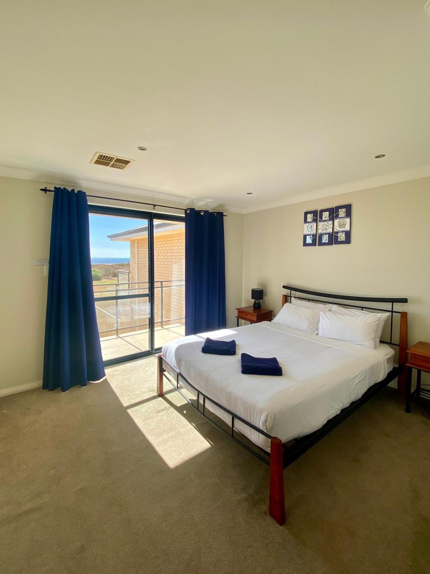 Port Denison Beach Resort Buitenkant foto