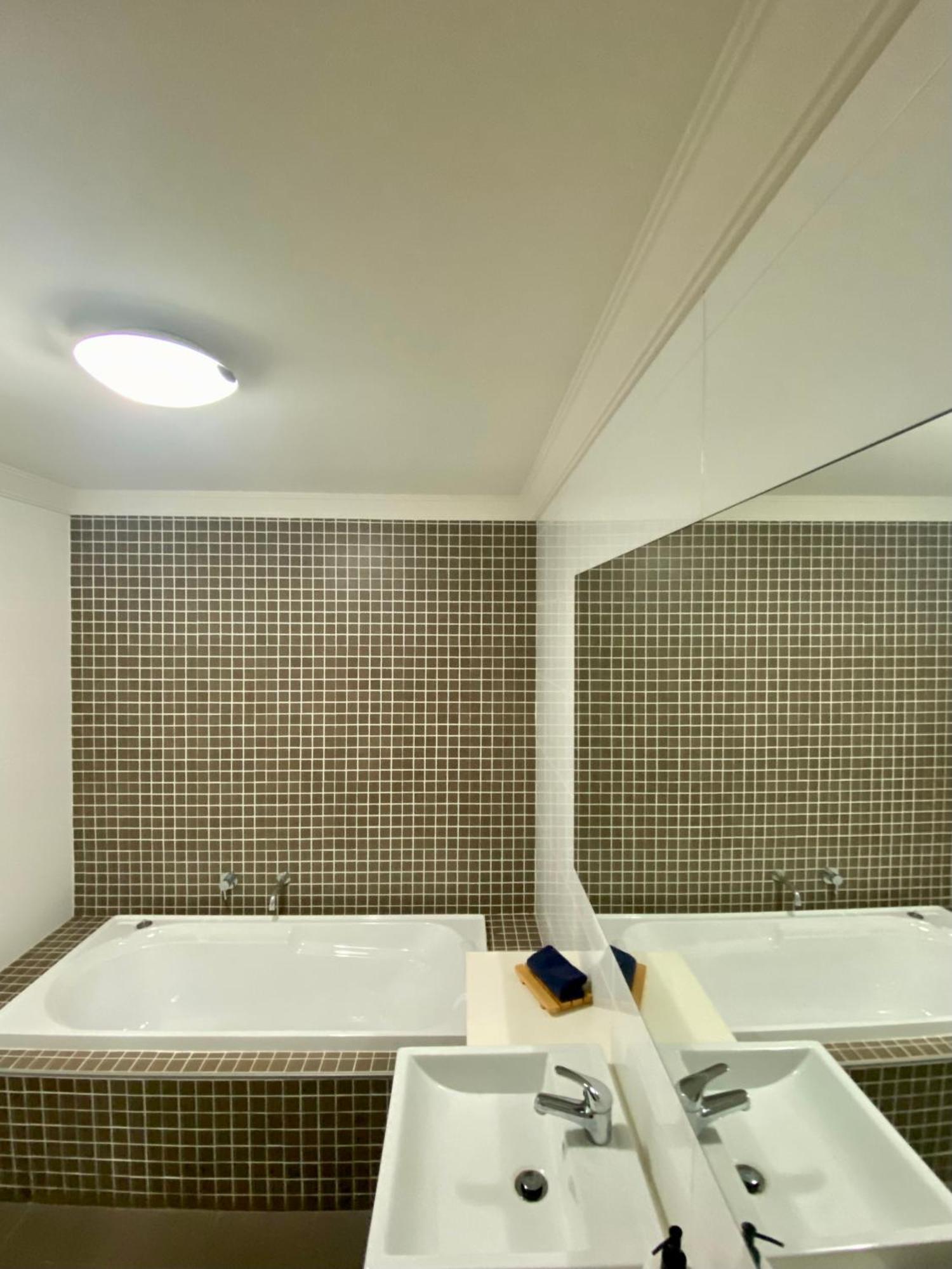 Port Denison Beach Resort Buitenkant foto