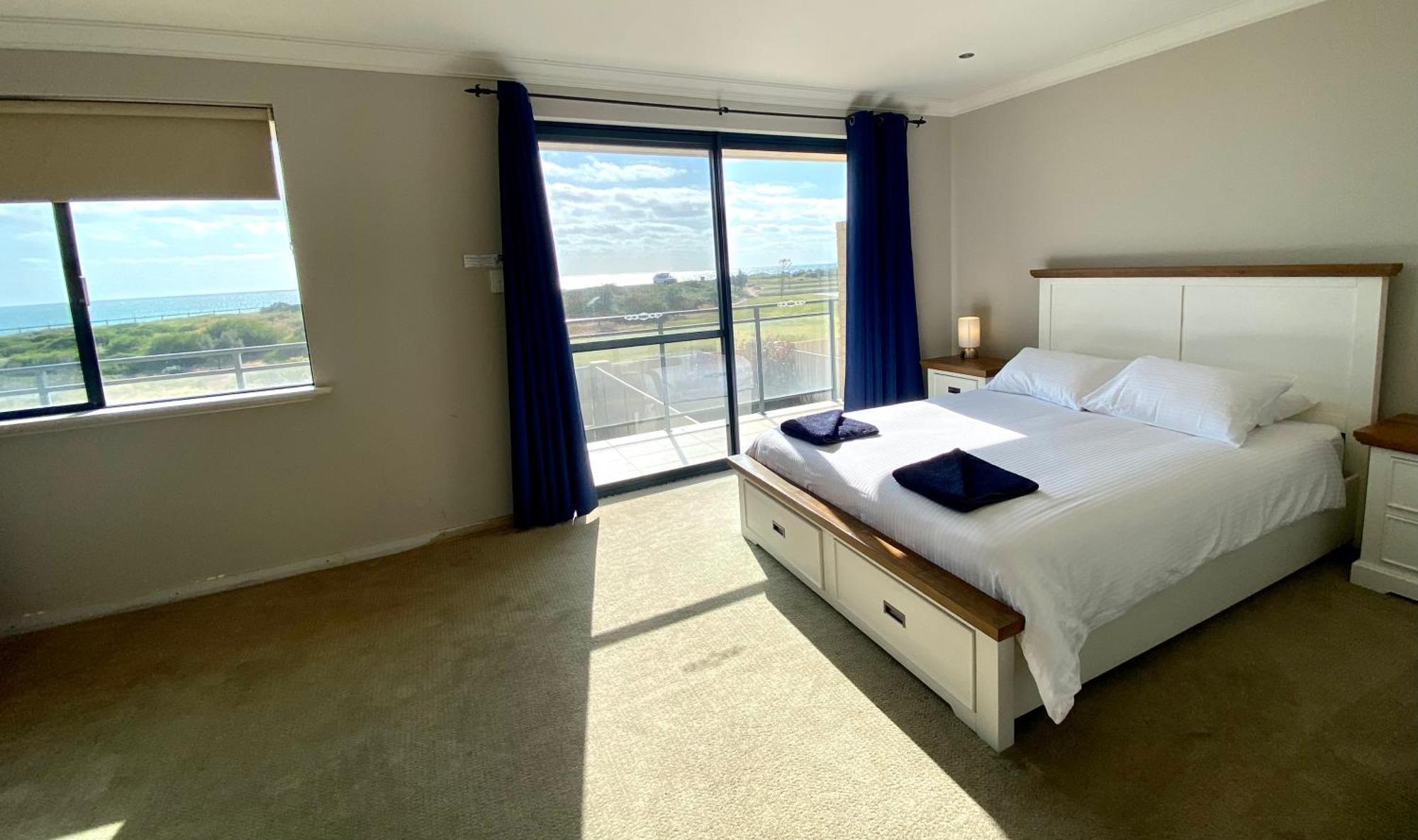 Port Denison Beach Resort Buitenkant foto