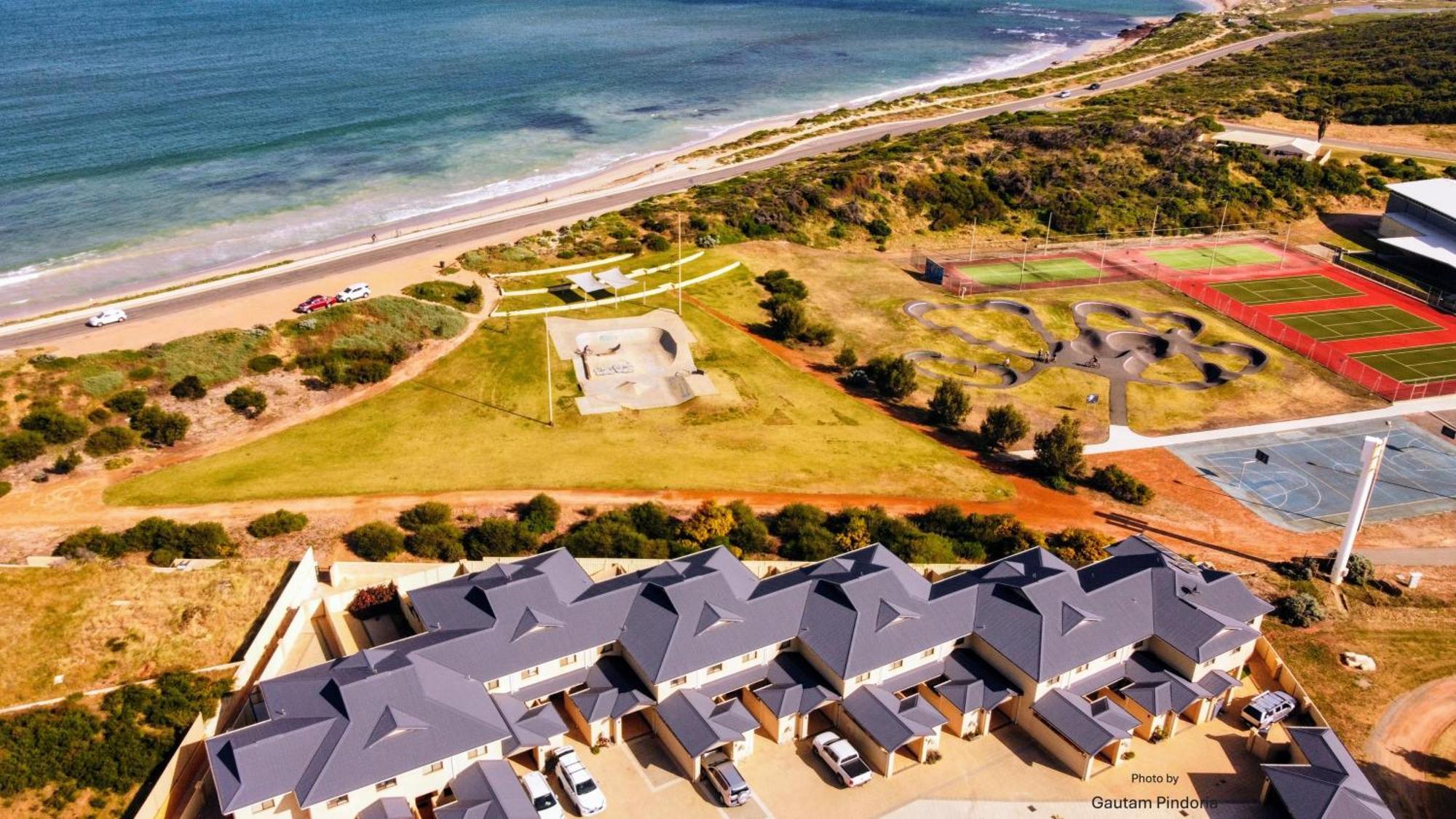 Port Denison Beach Resort Buitenkant foto