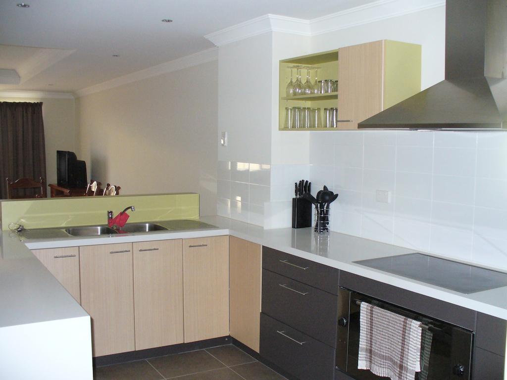 Port Denison Beach Resort Kamer foto