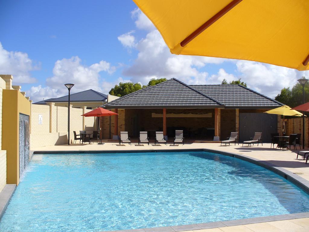 Port Denison Beach Resort Kamer foto